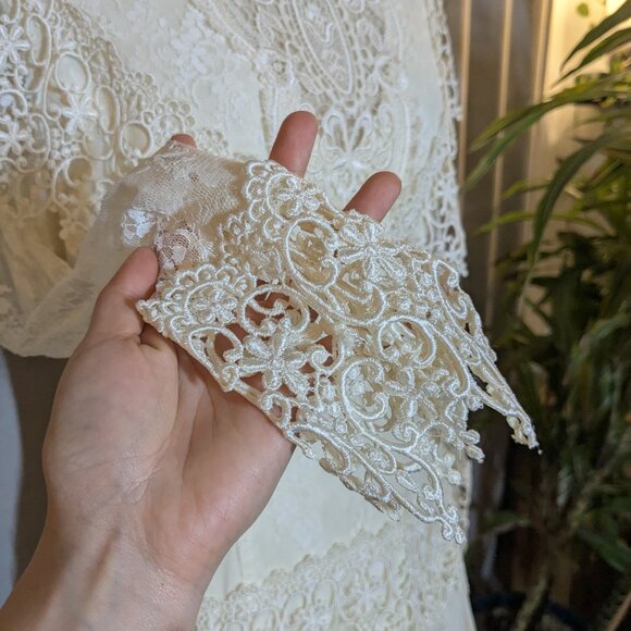 Jessica McClintock Ivory Lace Bridal Gown - Picture 9 of 15